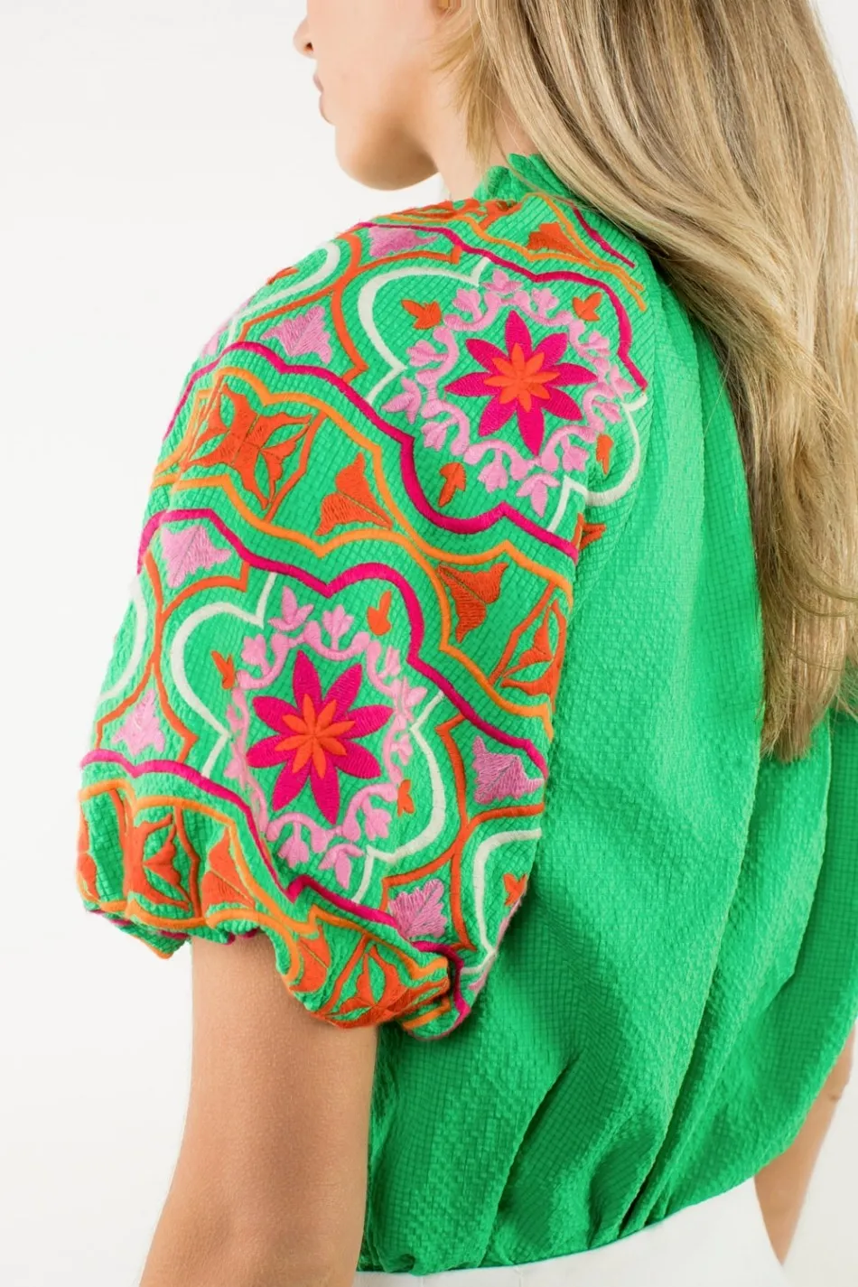 SNAP A PHOTO EMBROIDERED PUFF SLEEVE TEXTURED TOP